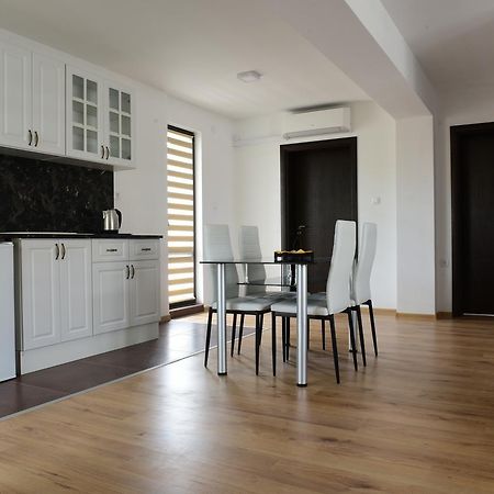 Hotel Active Apartments Targovishte  Bagian luar foto