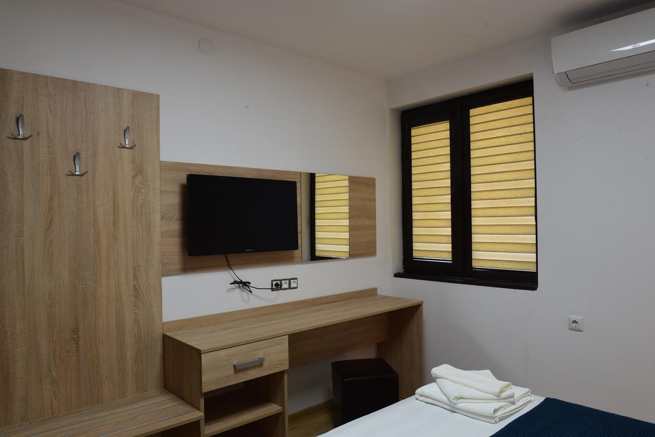 Hotel Active Apartments Targovishte  Bagian luar foto