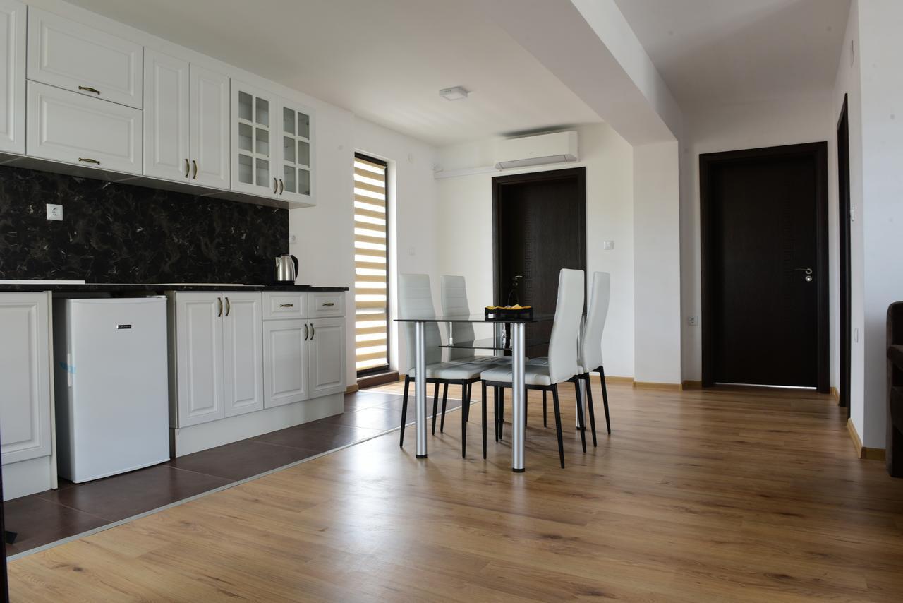 Hotel Active Apartments Targovishte  Bagian luar foto