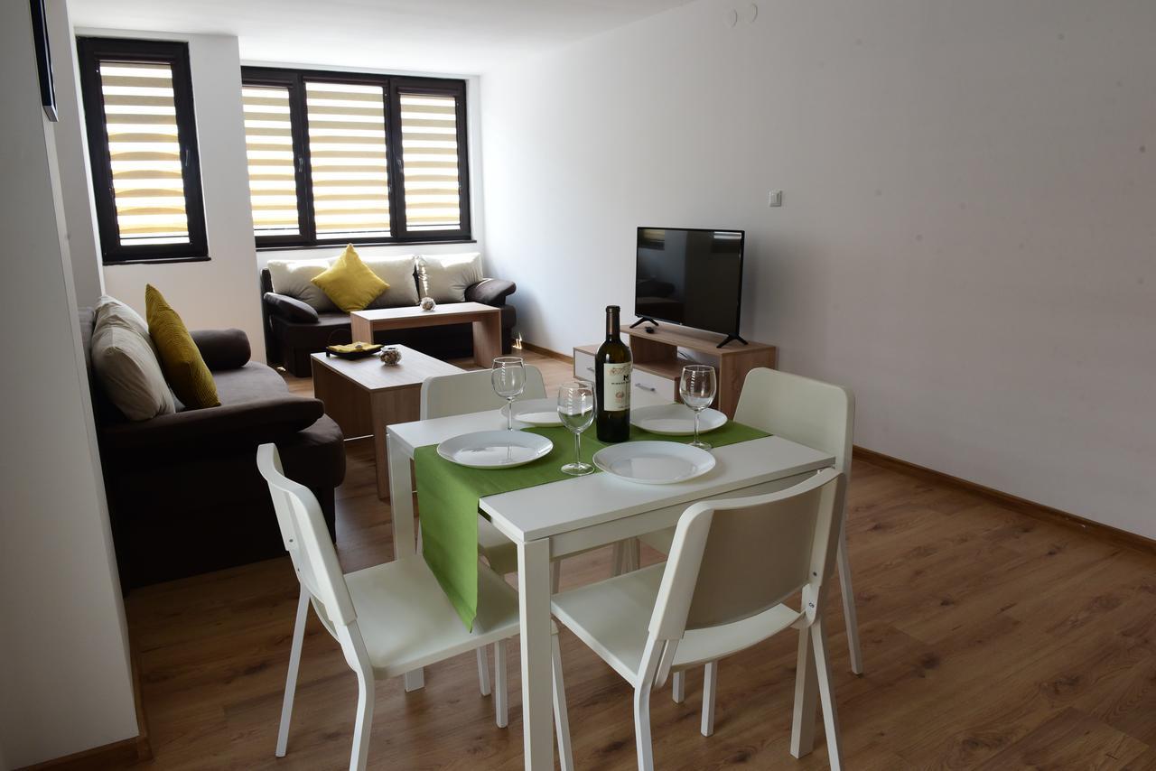 Hotel Active Apartments Targovishte  Bagian luar foto