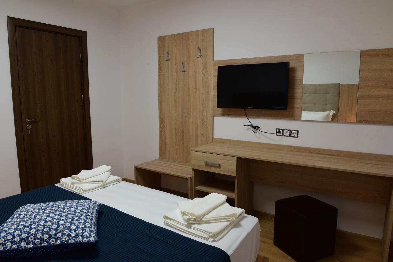 Hotel Active Apartments Targovishte  Bagian luar foto