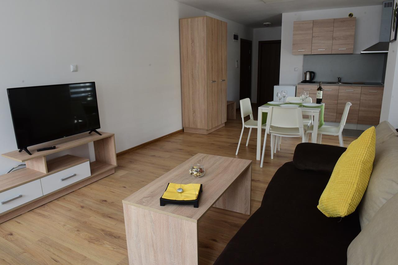 Hotel Active Apartments Targovishte  Bagian luar foto